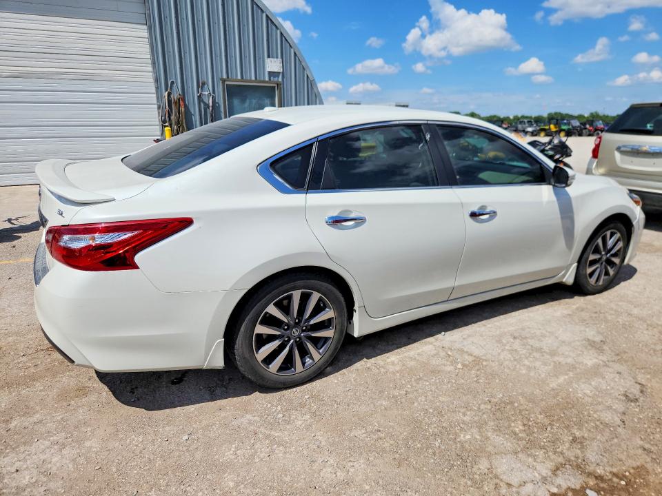 2017 Nissan Altima მანქანა იყიდება აუქციონზე, vin: 1N4AL3AP5HC139355, აუქციონის ნომერი: 54967896