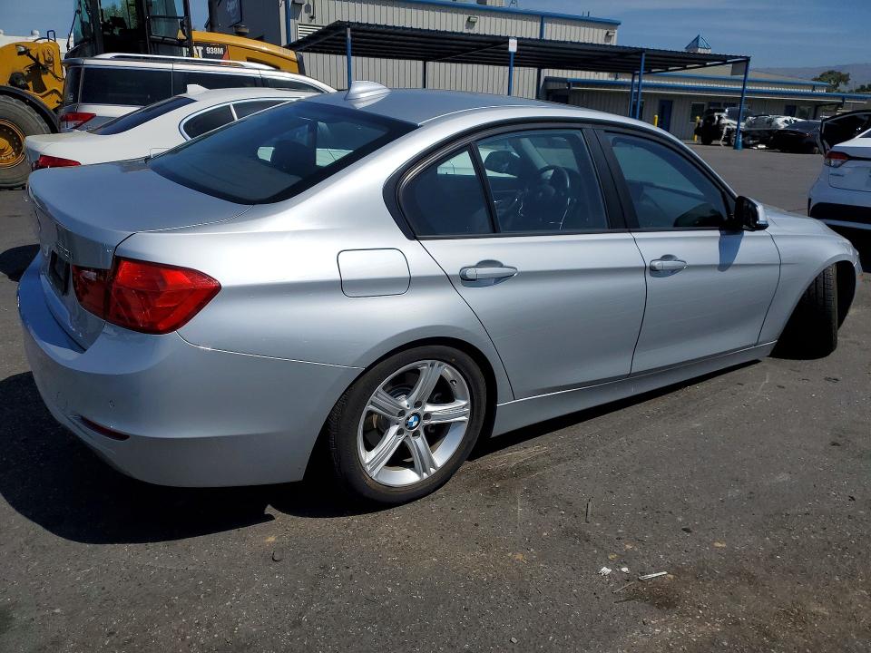 2015 Bmw 320 მანქანა იყიდება აუქციონზე, vin: WBA3B1C54FK139532, აუქციონის ნომერი: 52083776