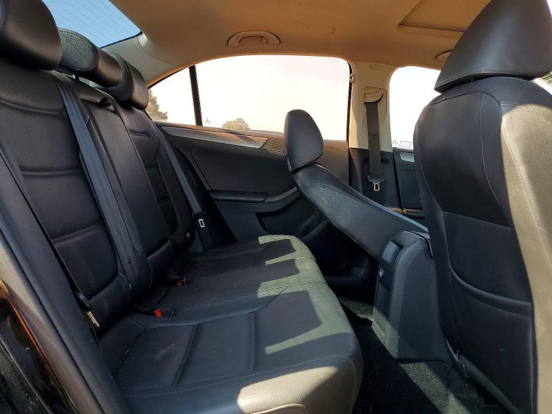 53631096 :رقم المزاد ، 3VWLA7AJXFM305695 vin ، 2015 Volkswagen Jetta مزاد بيع