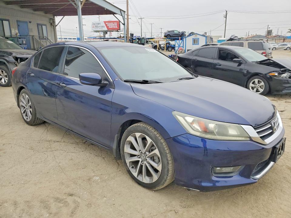 52933496 :رقم المزاد ، 1HGCR2F55FA044310 vin ، 2015 Honda Accord مزاد بيع