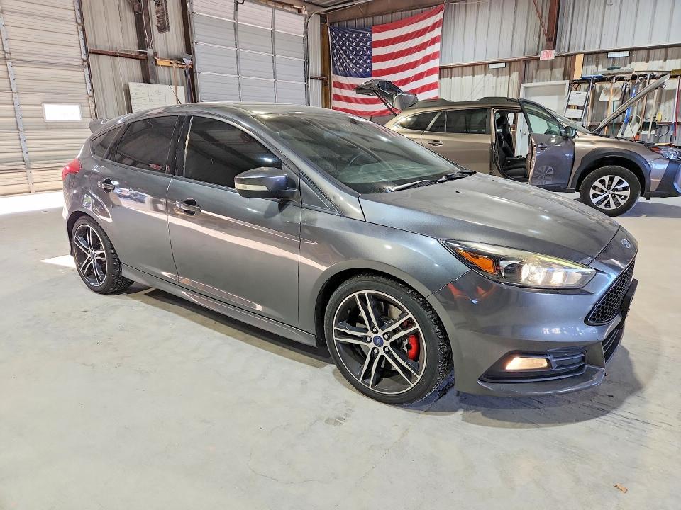 52100796 :رقم المزاد ، 1FADP3L99HL211514 vin ، 2017 Ford Focus مزاد بيع