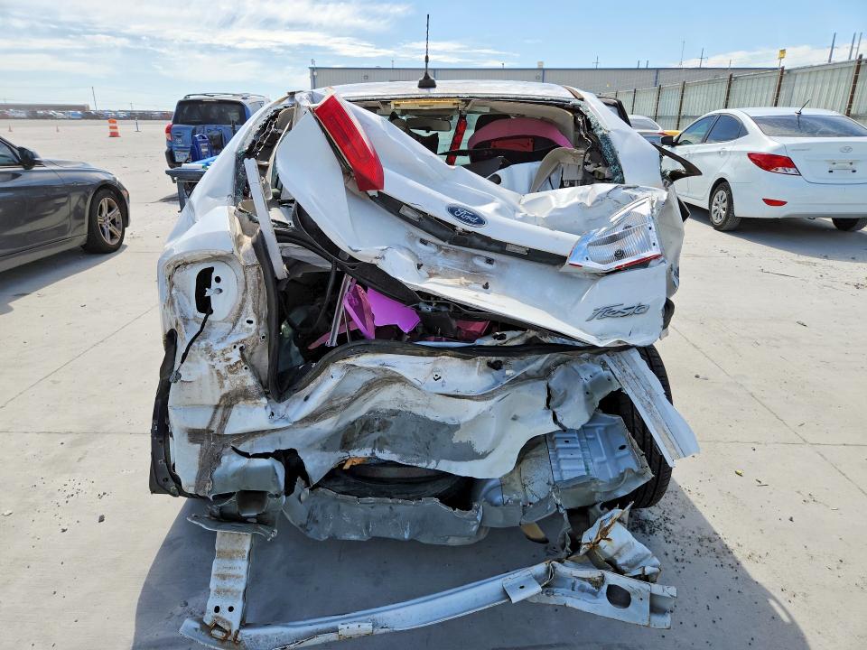 53762496 :رقم المزاد ، 3FADP4AJ6GM135878 vin ، 2016 Ford Fiesta مزاد بيع