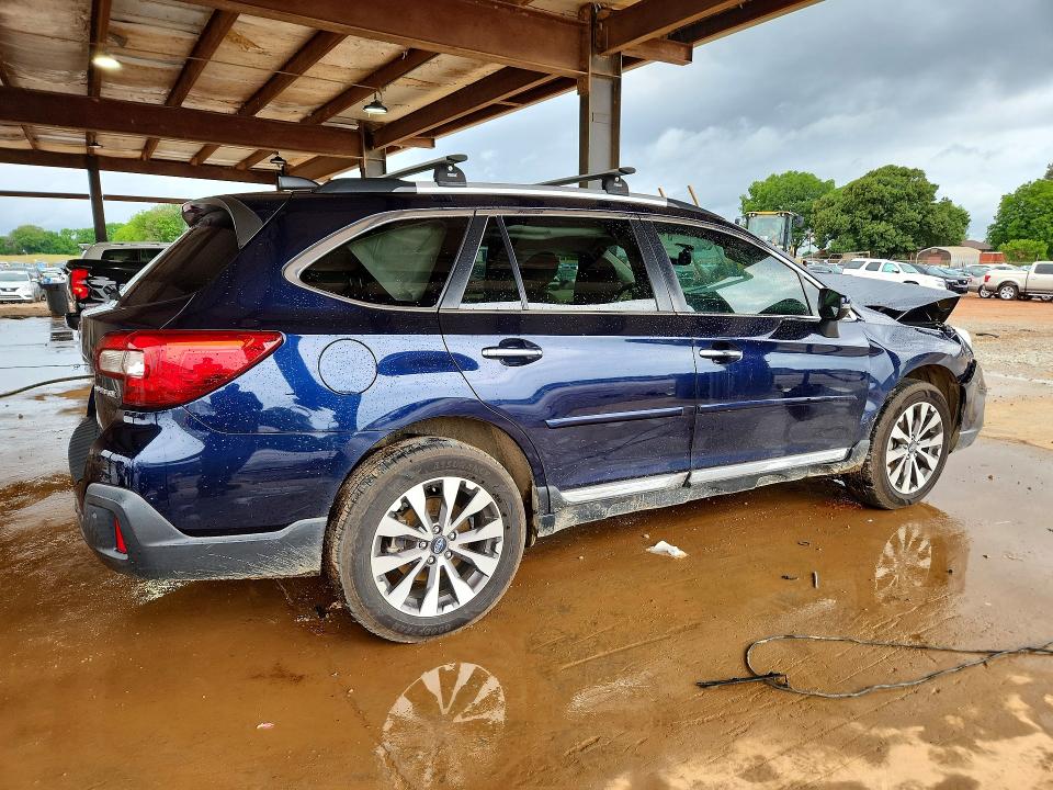 54689856 :رقم المزاد ، 4S4BSATC1J3395297 vin ، 2018 Subaru Outback مزاد بيع