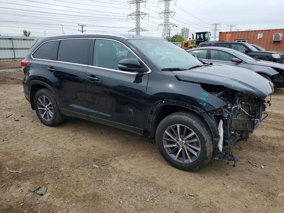 2018 Toyota Highlander მანქანა იყიდება აუქციონზე, vin: 5TDJZRFH3JS536872, აუქციონის ნომერი: 52623866