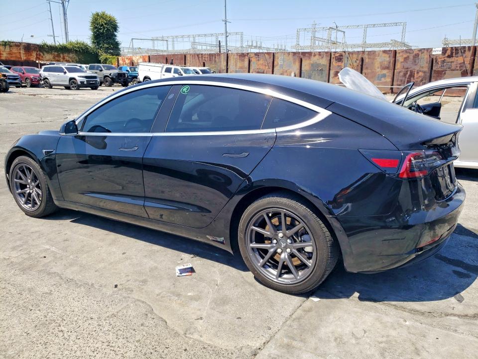 52902826 :رقم المزاد ، 5YJ3E1EA1KF305078 vin ، 2019 Tesla Model 3 مزاد بيع