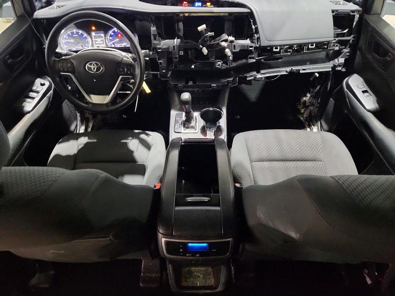52164426 :رقم المزاد ، 5TDBZRFH6JS887215 vin ، 2018 Toyota Highlander مزاد بيع