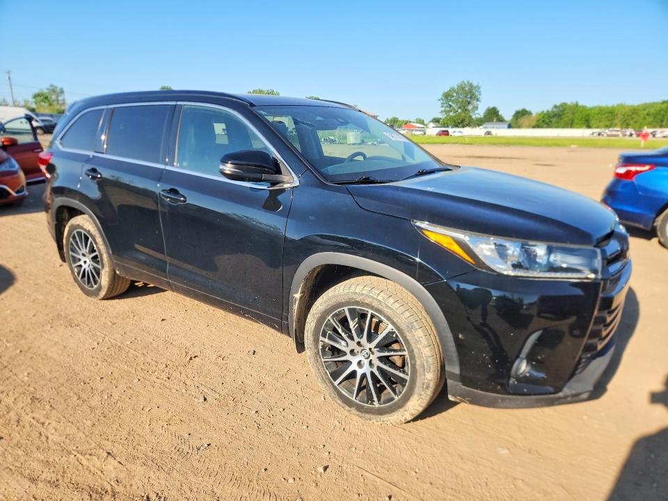 Продажа на аукционе авто 2018 Toyota Highlander, vin: 5TDJZRFH7JS900436, номер лота: 54871416