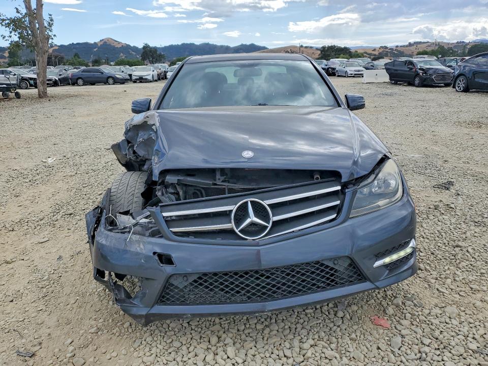 2013 Mercedes-benz C მანქანა იყიდება აუქციონზე, vin: WDDGF4HB6DA865071, აუქციონის ნომერი: 54551776