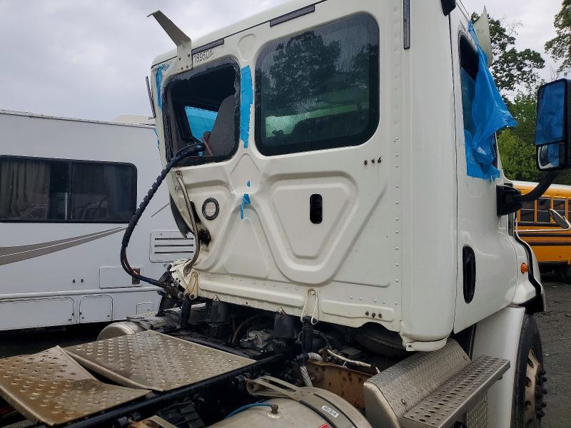 48526046 :رقم المزاد ، 3AKBGADV1JDJU2441 vin ، 2018 Freigliner Cascadia 113 مزاد بيع
