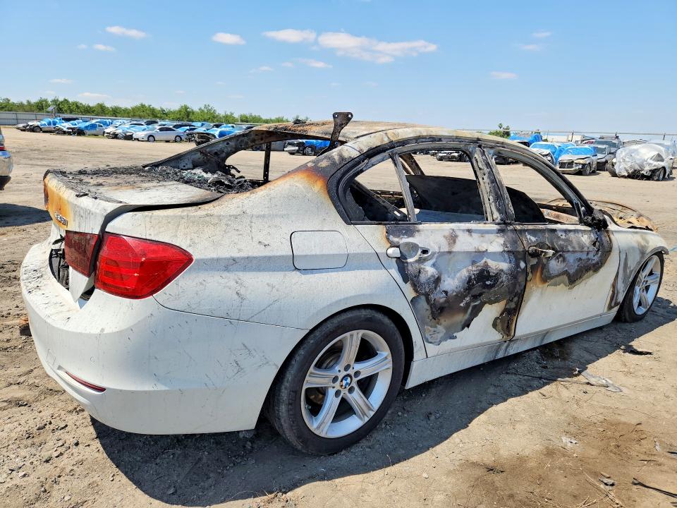 51841526 :رقم المزاد ، WBA3A5C59FF610450 vin ، 2015 Bmw 328 مزاد بيع
