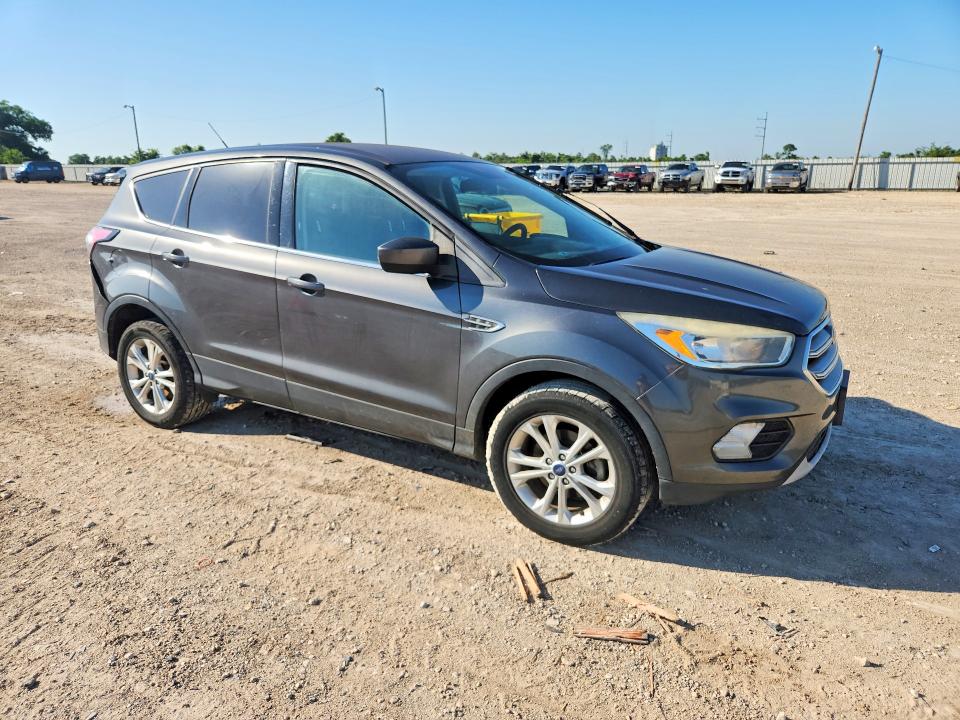 53468576 :رقم المزاد ، 1FMCU0GD6HUF08466 vin ، 2017 Ford Escape مزاد بيع