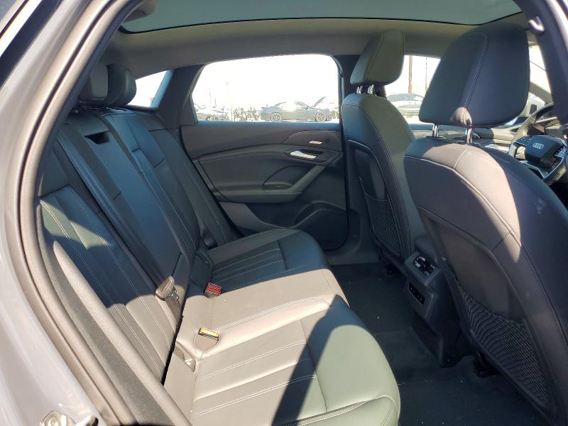 52835086 :رقم المزاد ، WAU2CAGH1SA014047 vin ، 2025 Audi A6 E-tron مزاد بيع