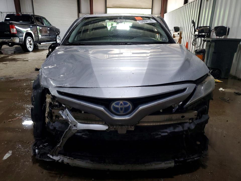 53950136 :رقم المزاد ، 4T1B21HK6JU507702 vin ، 2018 Toyota Camry Hybrid مزاد بيع