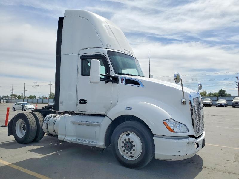 54023736 :رقم المزاد ، 1XKYA48XXEJ402624 vin ، 2014 Kenworth T680 مزاد بيع