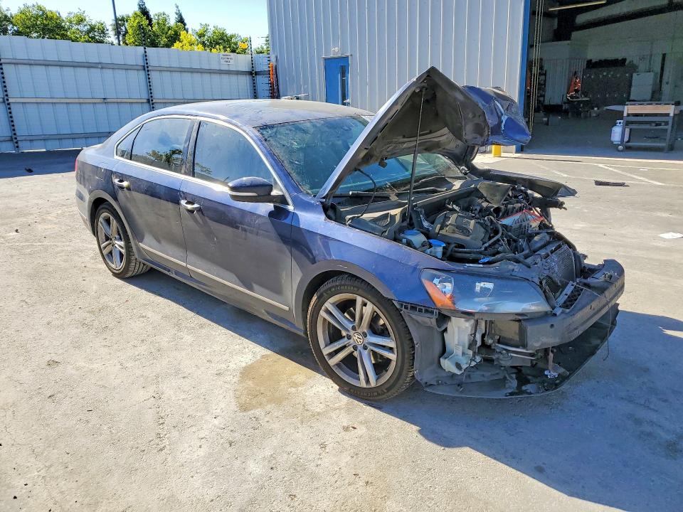 54164666 :رقم المزاد ، 1VWBT7A3XFC033979 vin ، 2015 Volkswagen Passat مزاد بيع