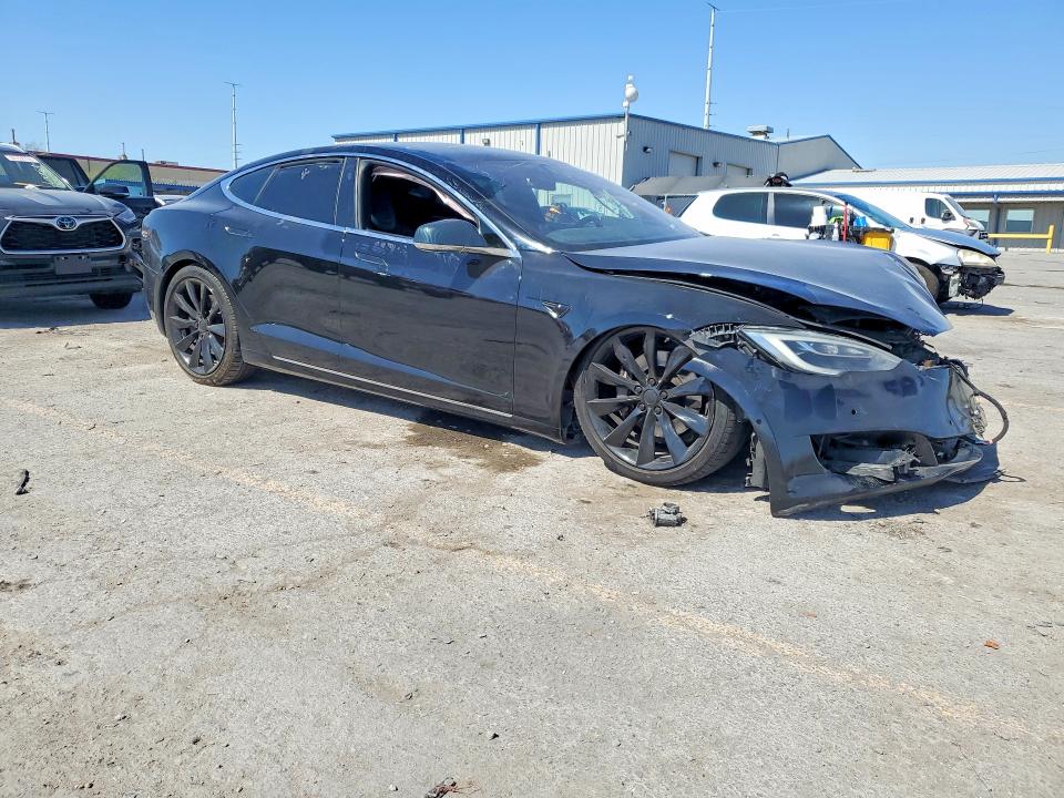53281906 :رقم المزاد ، 5YJSA1E27JF280959 vin ، 2018 Tesla Model S مزاد بيع