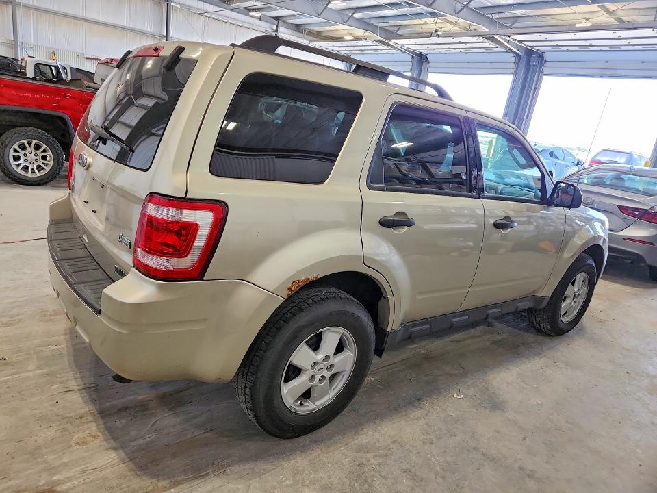 55031226 :رقم المزاد ، 1FMCU9DG3AKC15676 vin ، 2010 Ford Escape مزاد بيع