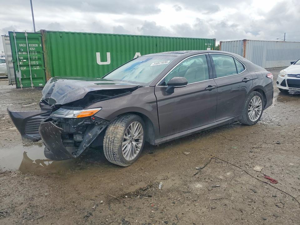2018 Toyota Camry მანქანა იყიდება აუქციონზე, vin: 4T1B11HKXJU134165, აუქციონის ნომერი: 54841636