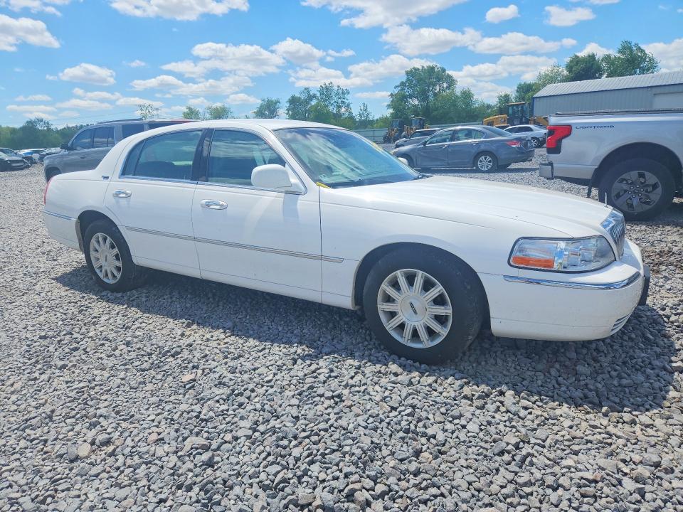 Продажа на аукционе авто 2011 Lincoln Town Car, vin: 2LNBL8CV6BX763503, номер лота: 53655276
