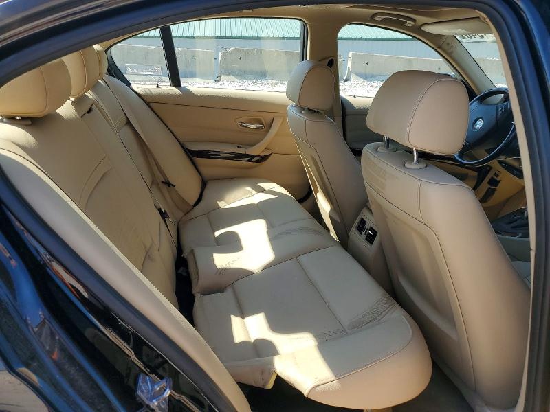 54121546 :رقم المزاد ، WBAPK5C50AA652977 vin ، 2010 Bmw 328 مزاد بيع