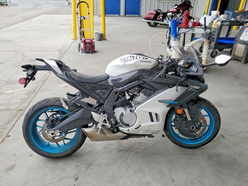 55174226 :رقم المزاد ، LCEPEVLPXT6001826 vin ، 2026 Cf Moto 675ss مزاد بيع