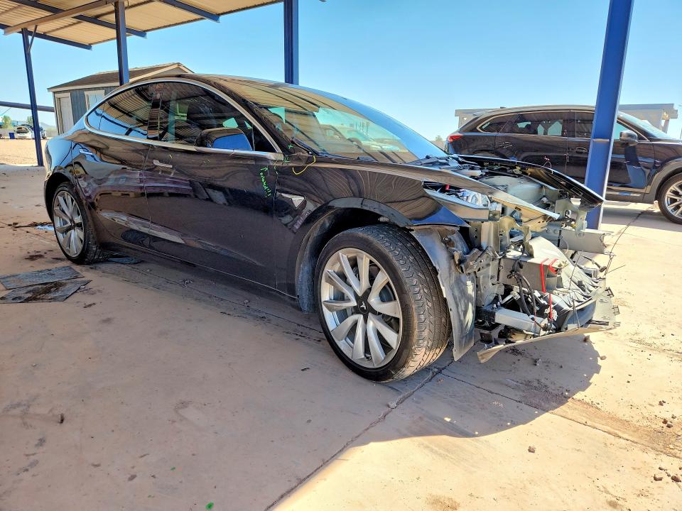 54718656 :رقم المزاد ، 5YJ3E1EA4JF176073 vin ، 2018 Tesla Model 3 مزاد بيع