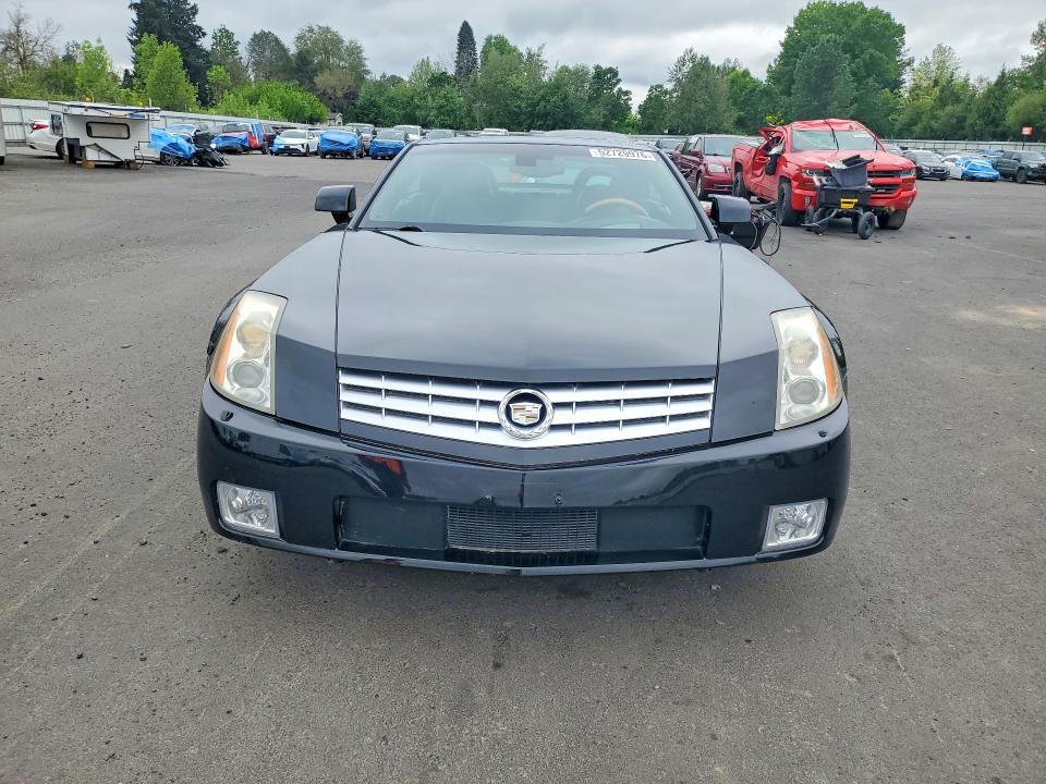 52729976 :رقم المزاد ، 1G6YV34A755603744 vin ، 2005 Cadillac Xlr مزاد بيع