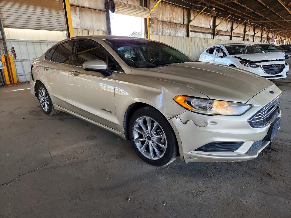 53541026 :رقم المزاد ، 3FA6P0LU7HR386115 vin ، 2017 Ford Fusion مزاد بيع