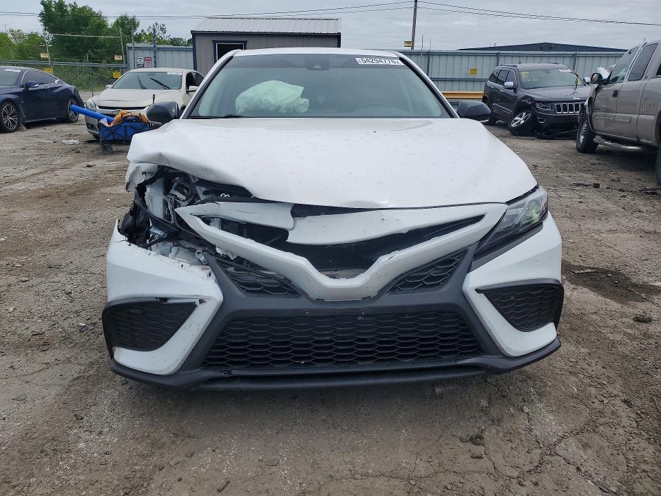 54294776 :رقم المزاد ، 4T1G11AK1NU017662 vin ، 2022 Toyota Camry مزاد بيع