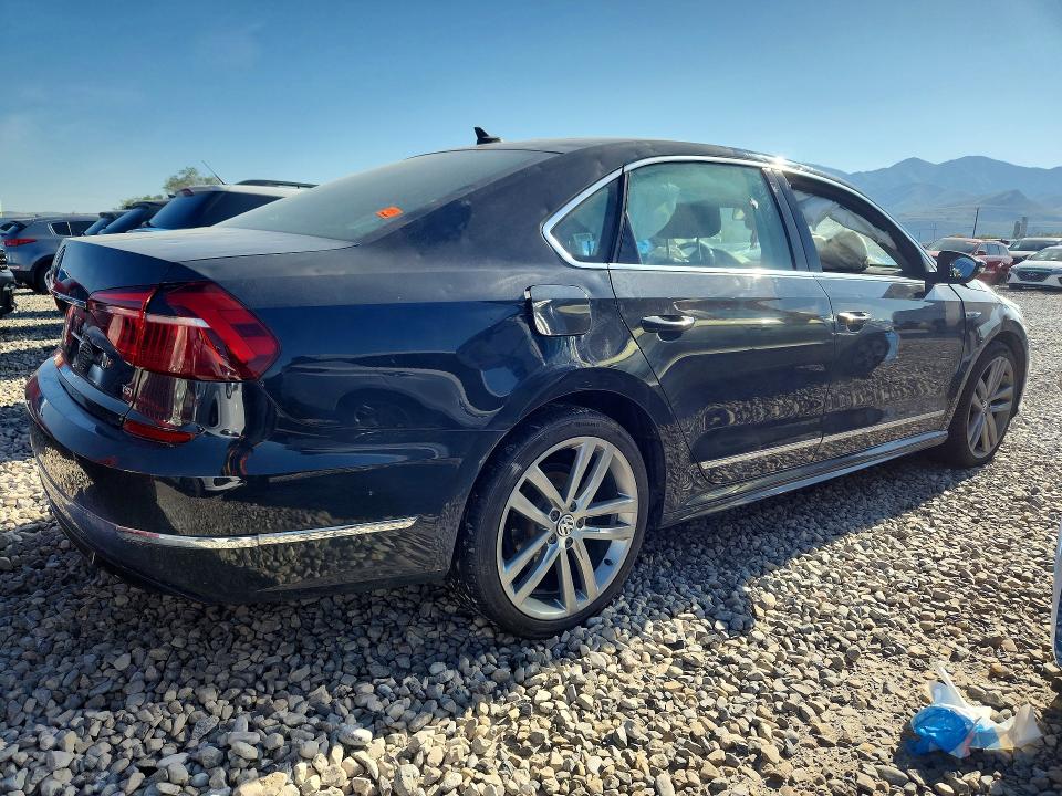 52427796 :رقم المزاد ، 1VWDT7A38HC026086 vin ، 2017 Volkswagen Passat مزاد بيع