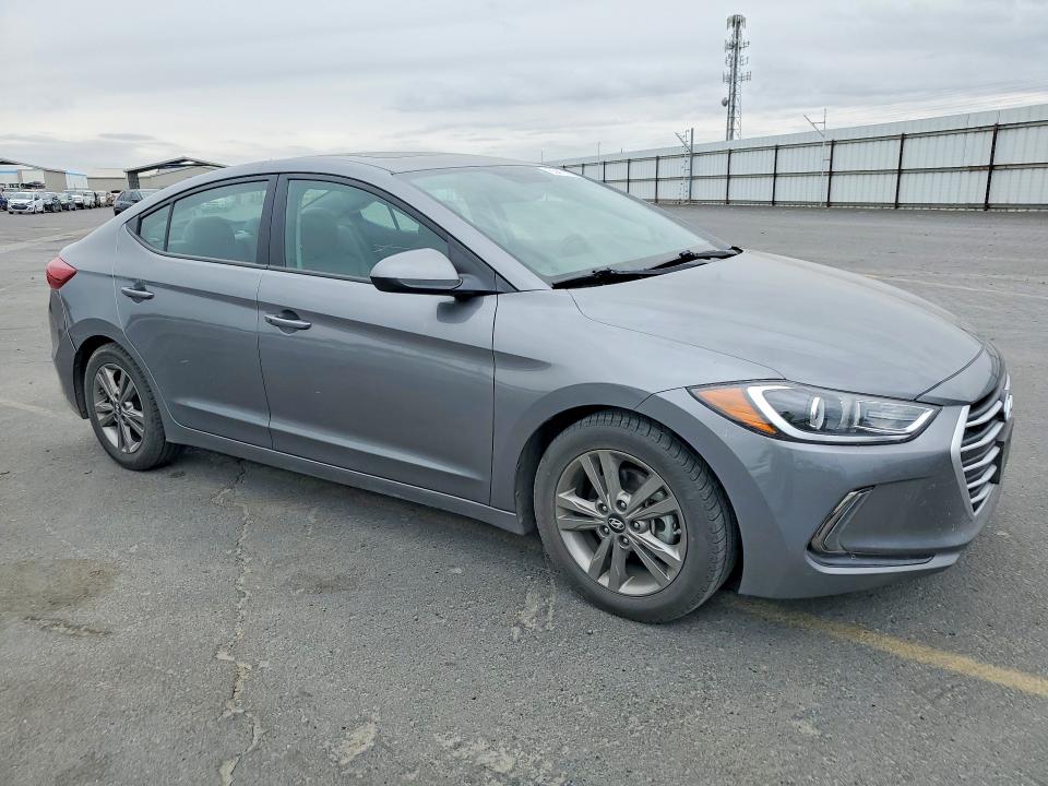 55419186 :رقم المزاد ، 5NPD84LF5JH360404 vin ، 2018 Hyundai Elantra مزاد بيع