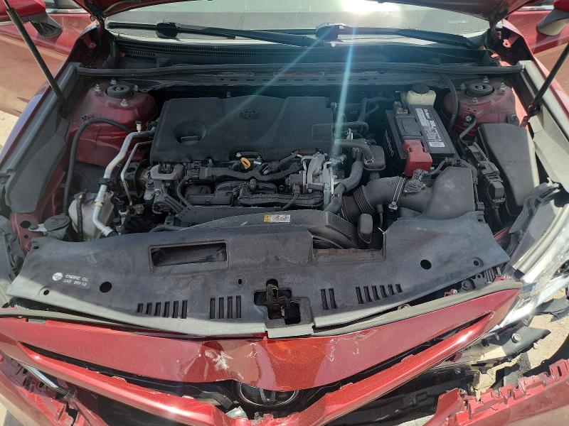 52611626 :رقم المزاد ، 4T1B11HK0JU553660 vin ، 2018 Toyota Camry مزاد بيع