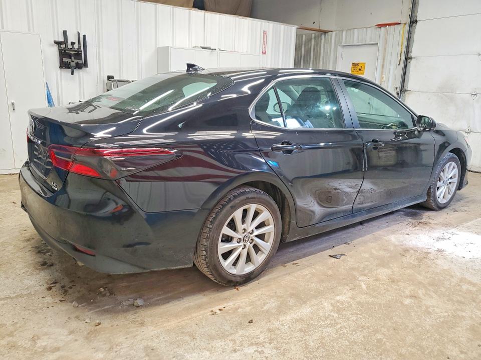 50165626 :رقم المزاد ، 4T1C11BKXNU060605 vin ، 2022 Toyota Camry مزاد بيع