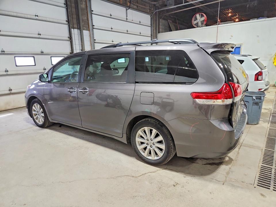 55381986 :رقم المزاد ، 5TDDK3DC1DS065475 vin ، 2013 Toyota Sienna مزاد بيع