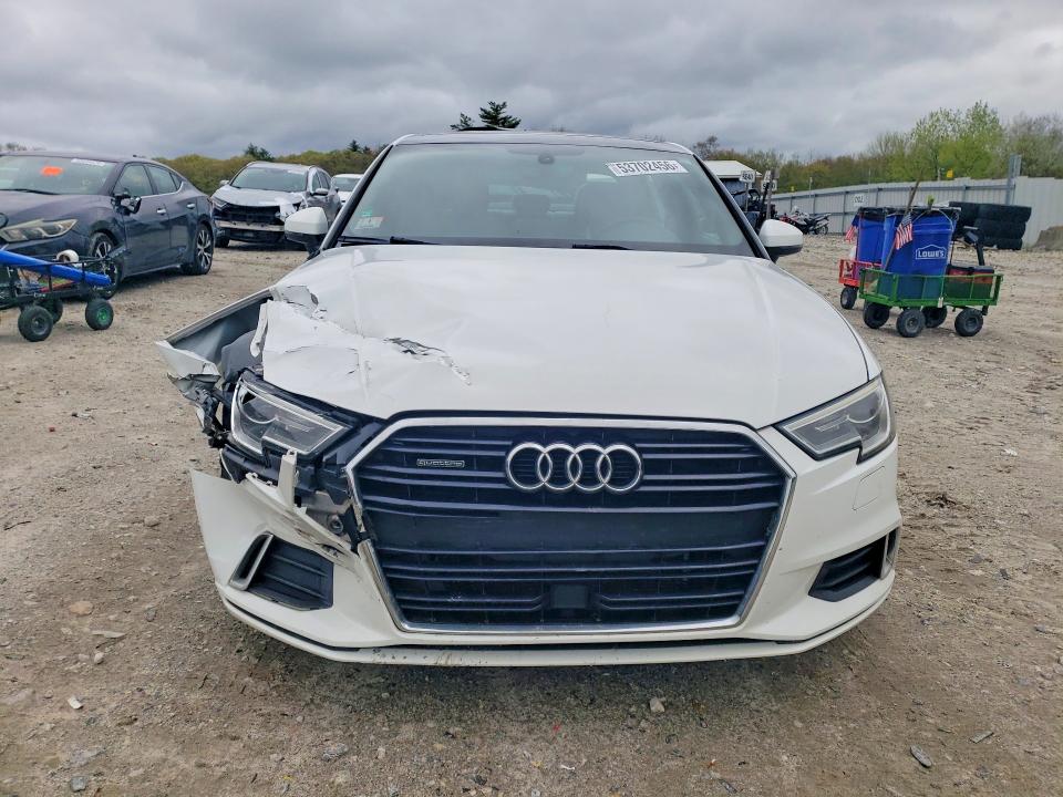 Продаж на аукціоні авто 2017 Audi A3, vin: WAUB8GFF1H1072642, номер лоту: 53702456
