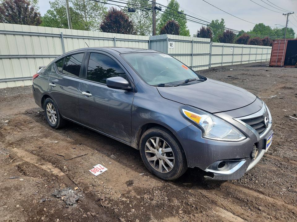 54652886 :رقم المزاد ، 3N1CN7AP6JL871639 vin ، 2018 Nissan Versa مزاد بيع