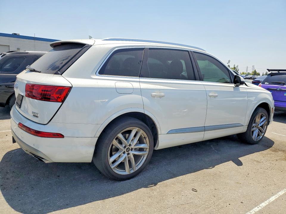 2017 Audi Q7 მანქანა იყიდება აუქციონზე, vin: WA1VAAF78HD047739, აუქციონის ნომერი: 54816906