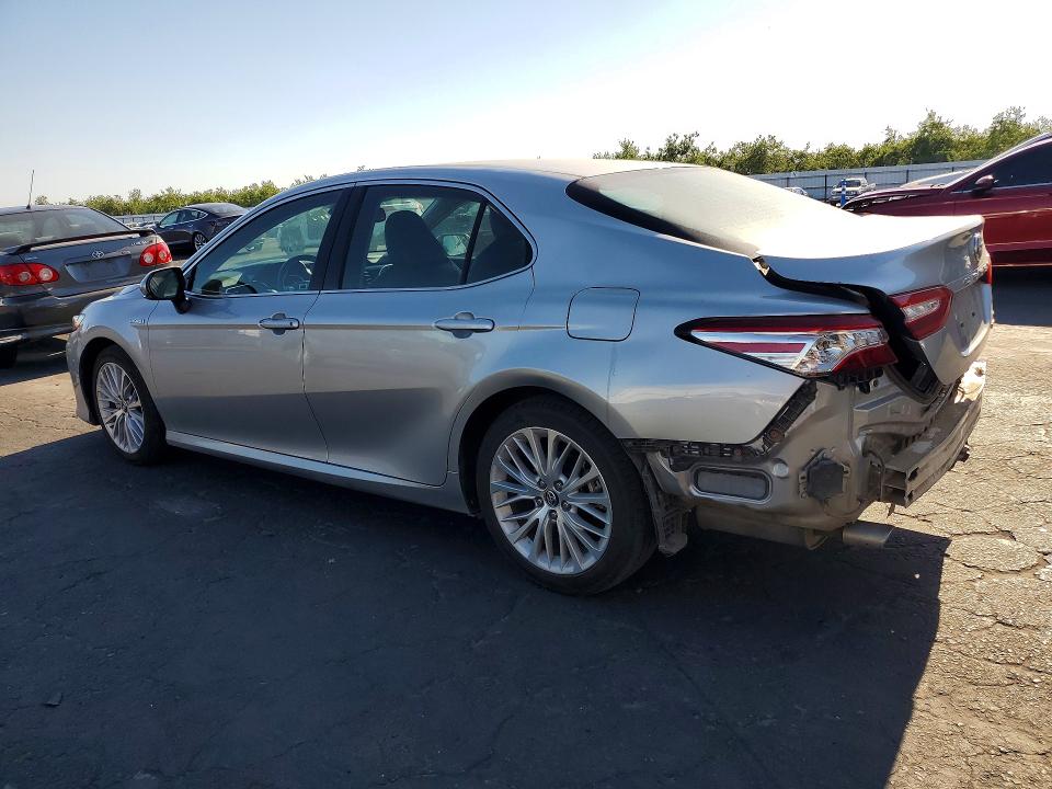 52667296 :رقم المزاد ، 4T1B21HK8JU502033 vin ، 2018 Toyota Camry Hybrid مزاد بيع