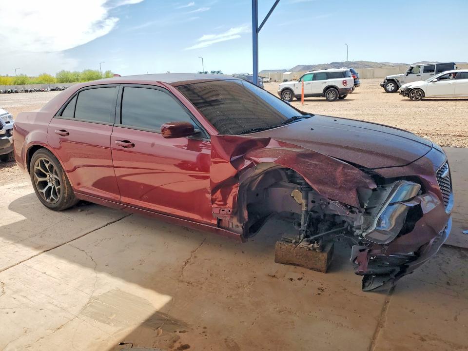 55444146 :رقم المزاد ، 2C3CCABG8JH140996 vin ، 2018 Chrysler 300 مزاد بيع
