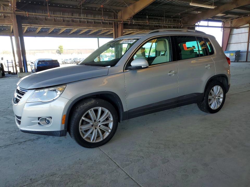 2011 Volkswagen Tiguan მანქანა იყიდება აუქციონზე, vin: WVGAV7AX7BW515325, აუქციონის ნომერი: 53105246