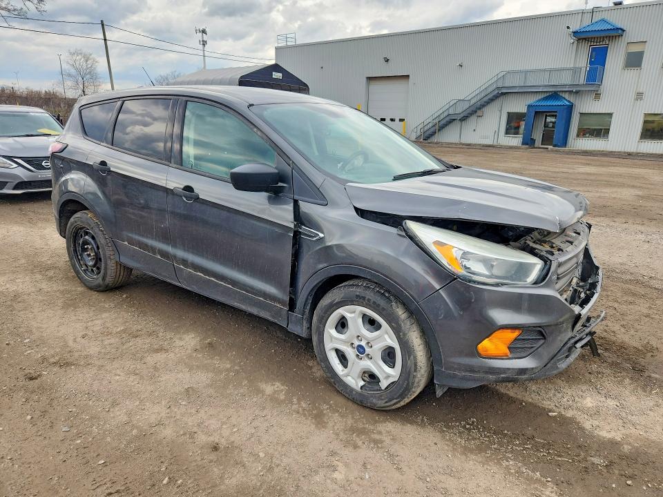 2017 Ford Escape მანქანა იყიდება აუქციონზე, vin: 1FMCU0F72HUC99996, აუქციონის ნომერი: 52556066