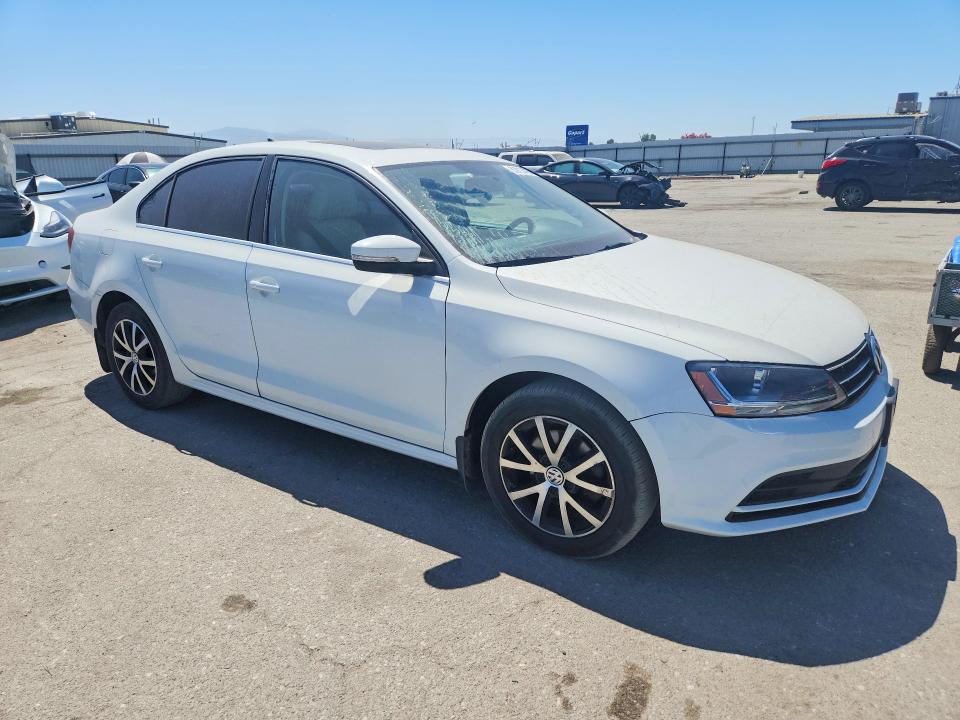 53913476 :رقم المزاد ، 3VWDB7AJ6JM237504 vin ، 2018 Volkswagen Jetta مزاد بيع