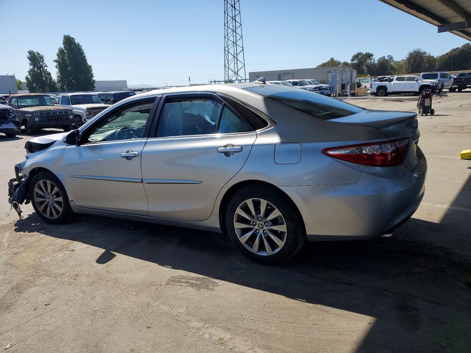 54491326 :رقم المزاد ، 4T1BK1FK1FU559068 vin ، 2015 Toyota Camry مزاد بيع