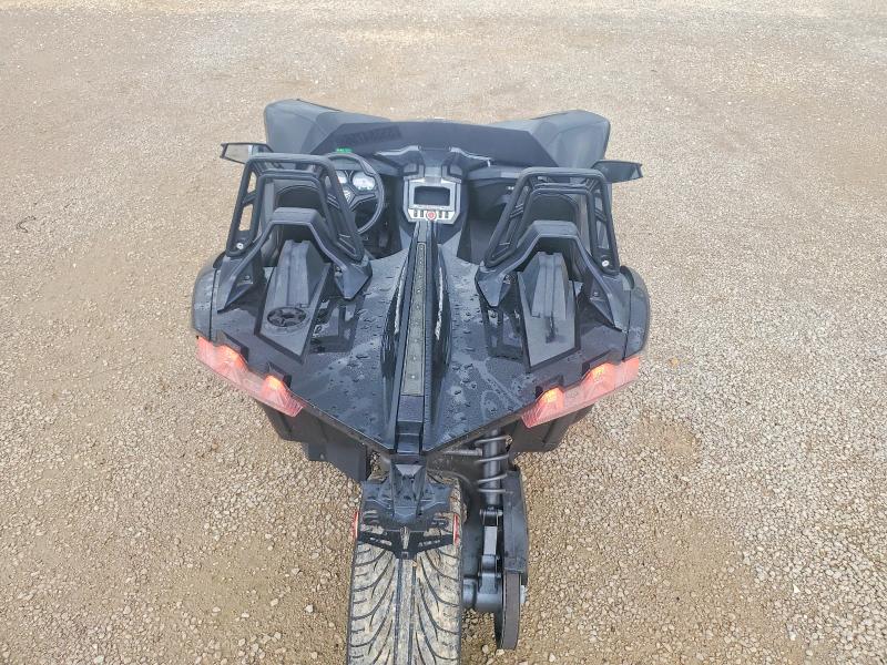 55384756 :رقم المزاد ، 57XAASFA3H8120506 vin ، 2017 Polaris Slingshot مزاد بيع