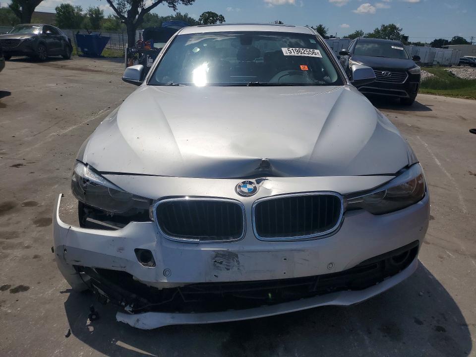 51962556 :رقم المزاد ، WBA8E5G52HNU23077 vin ، 2017 Bmw 320 مزاد بيع