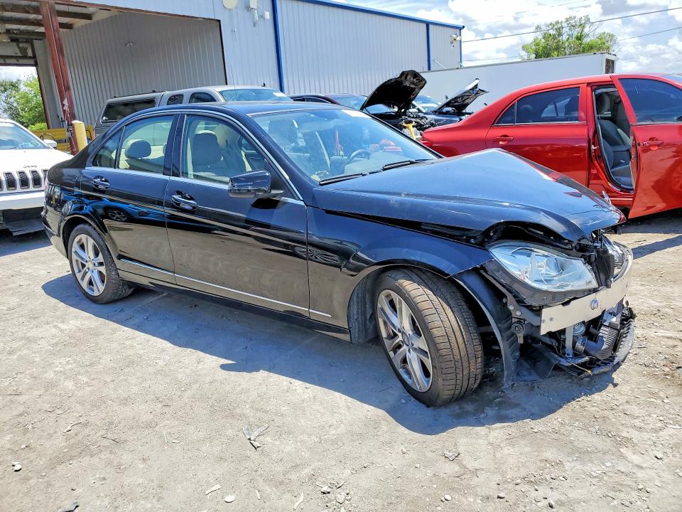 Продажа на аукционе авто 2013 Mercedes-benz C, vin: WDDGF4HB1DR272462, номер лота: 52555606