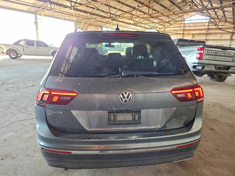 52031016 :رقم المزاد ، 3VV3B7AX0JM043877 vin ، 2018 Volkswagen Tiguan مزاد بيع