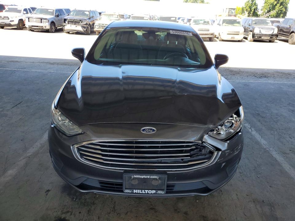 53660316 :رقم المزاد ، 3FA6P0LUXKR135922 vin ، 2019 Ford Fusion مزاد بيع