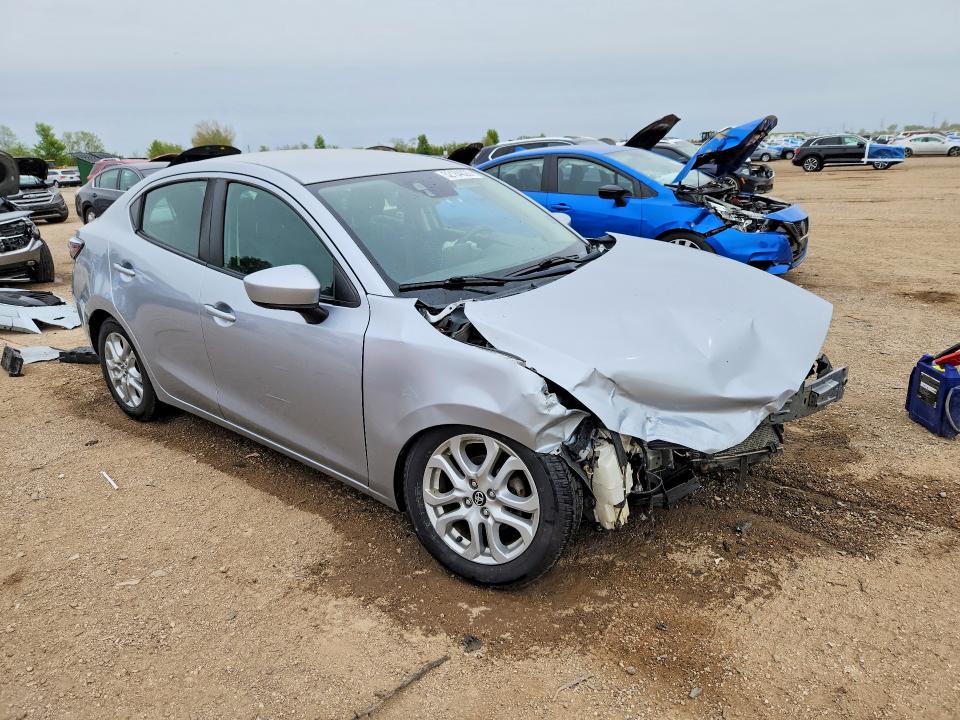 52184026 :رقم المزاد ، 3MYDLBYVXHY175489 vin ، 2017 Toyota Yaris Ia مزاد بيع