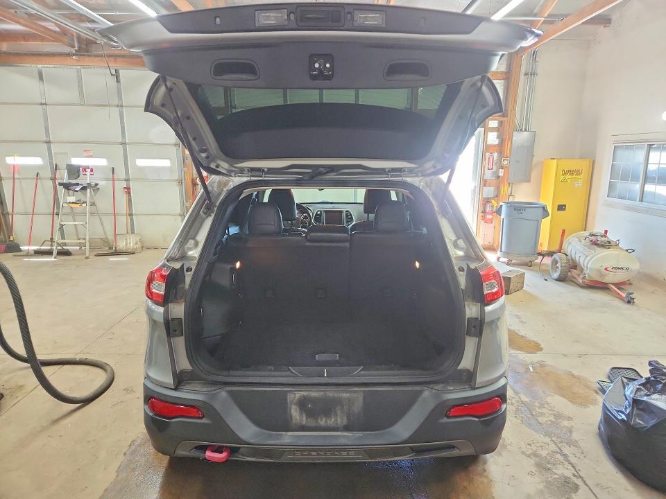 52743886 :رقم المزاد ، 1C4PJMBB7FW636714 vin ، 2015 Jeep Cherokee مزاد بيع